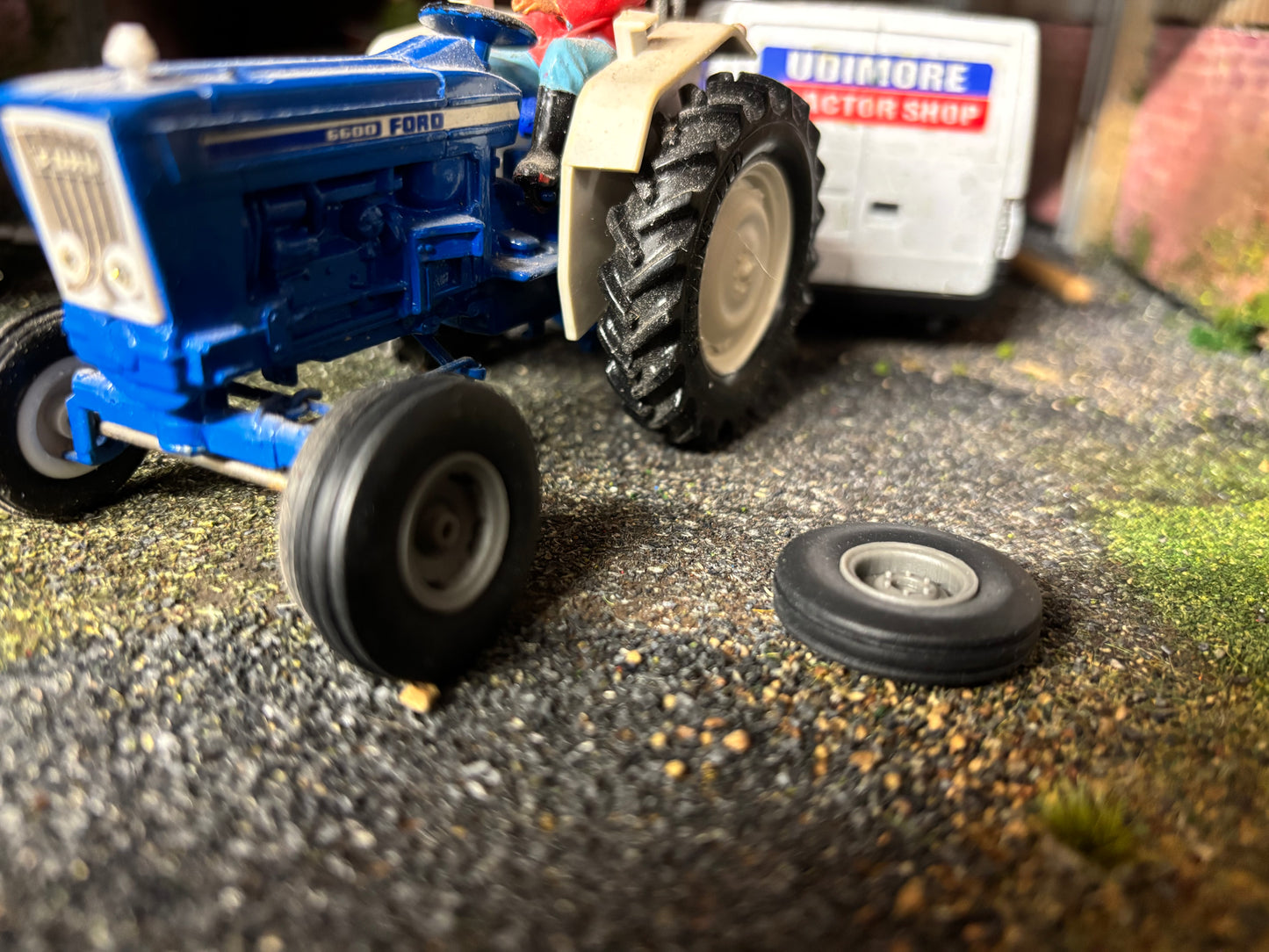 04225 Set of 2 Front wheels 2wd Artisan32 farm machinery 1:32 scale Britains Ford 5000 6600