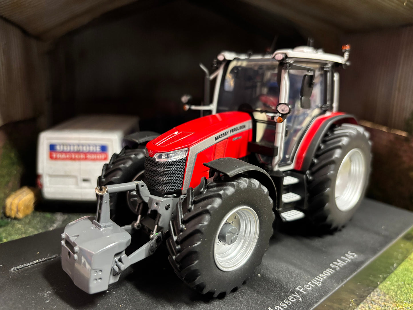 6808 Universal Hobbies Massey Ferguson 5M.145 tractor BOXED 1:32 scale New