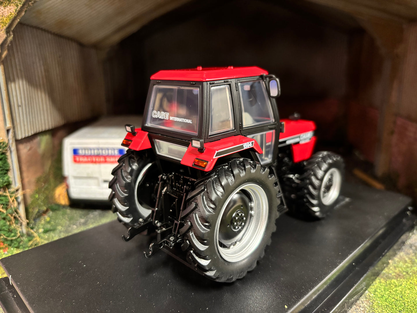 Universal Hobbies CASE International 1594 4wd Hydra shift Tractor BOXED 1:32 scale UH6758