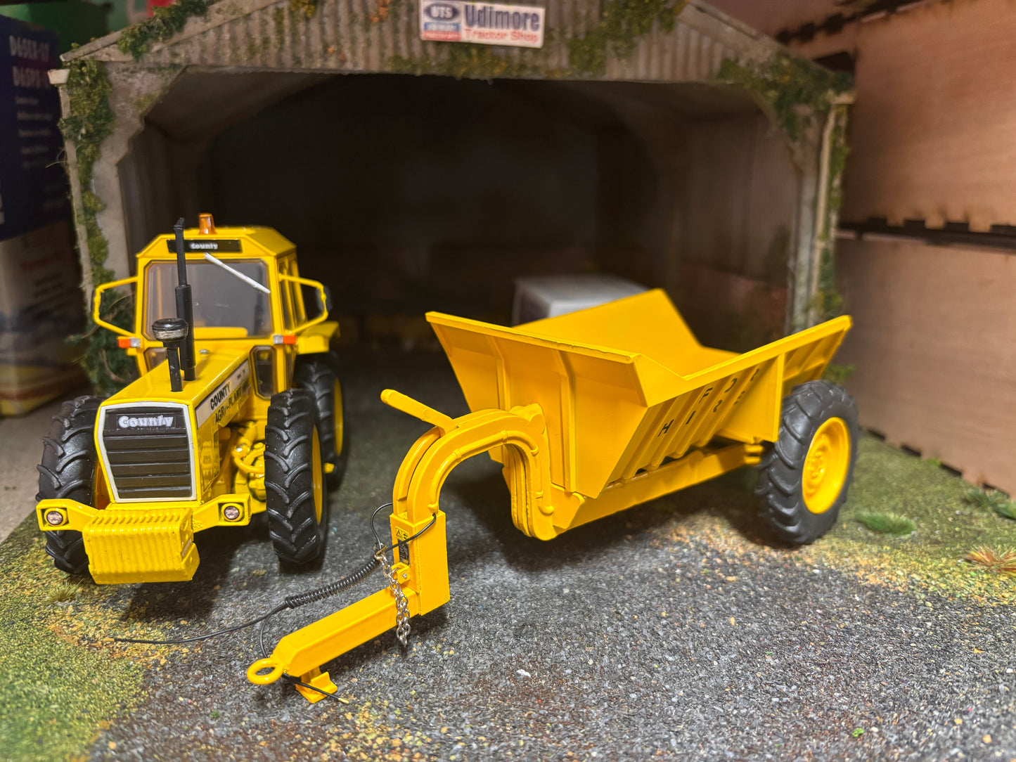 Industrial County 1184 Tractor with Shawnee Poole trailer set Conversion 1:32 scale