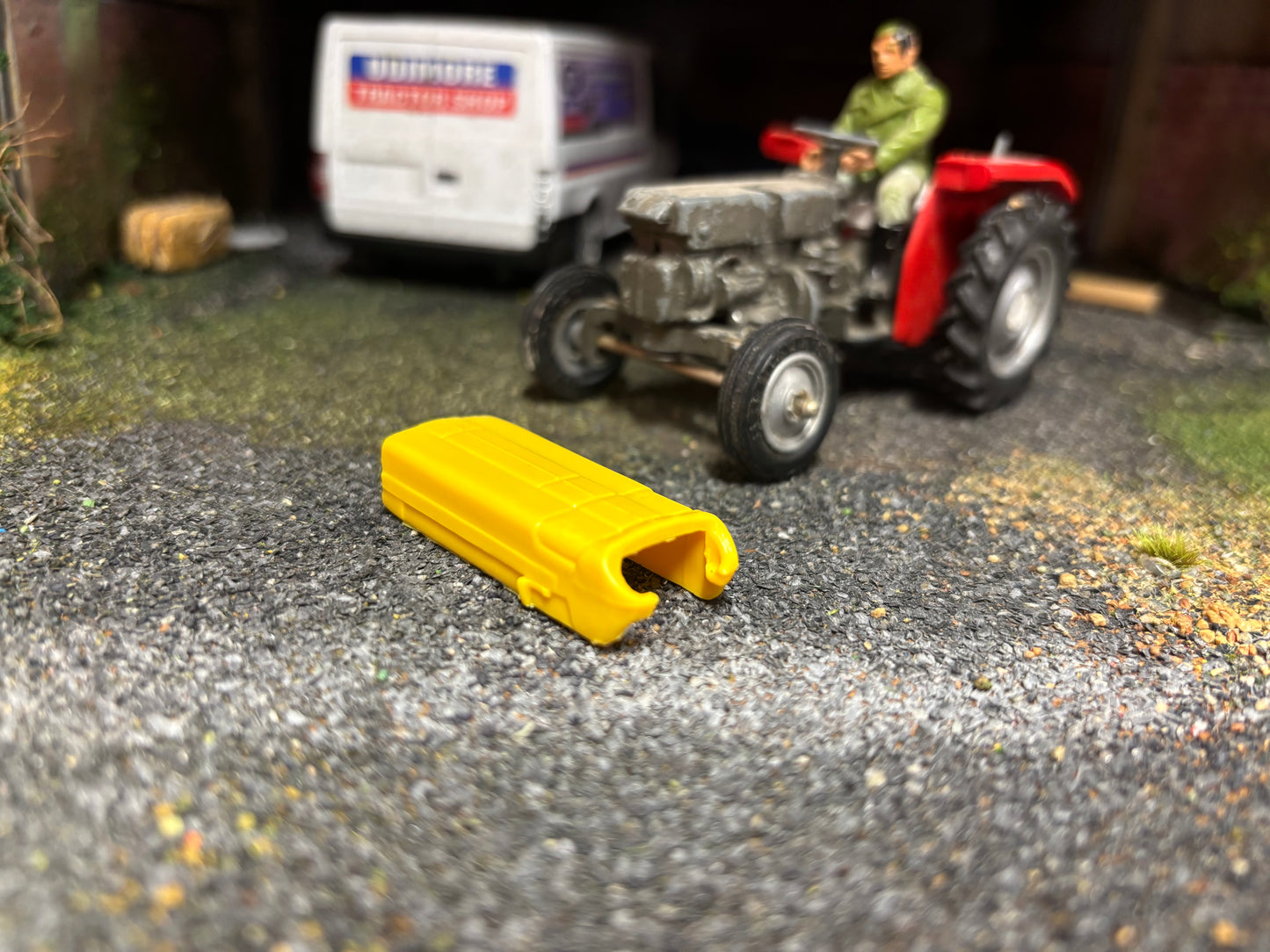 Britains Massey Ferguson 135 Tractor Industrial Yellow bonnet 1:32 scale