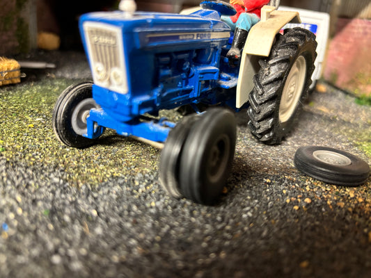 04225 Set of 2 Front wheels 2wd Artisan32 farm machinery 1:32 scale Britains Ford 5000 6600