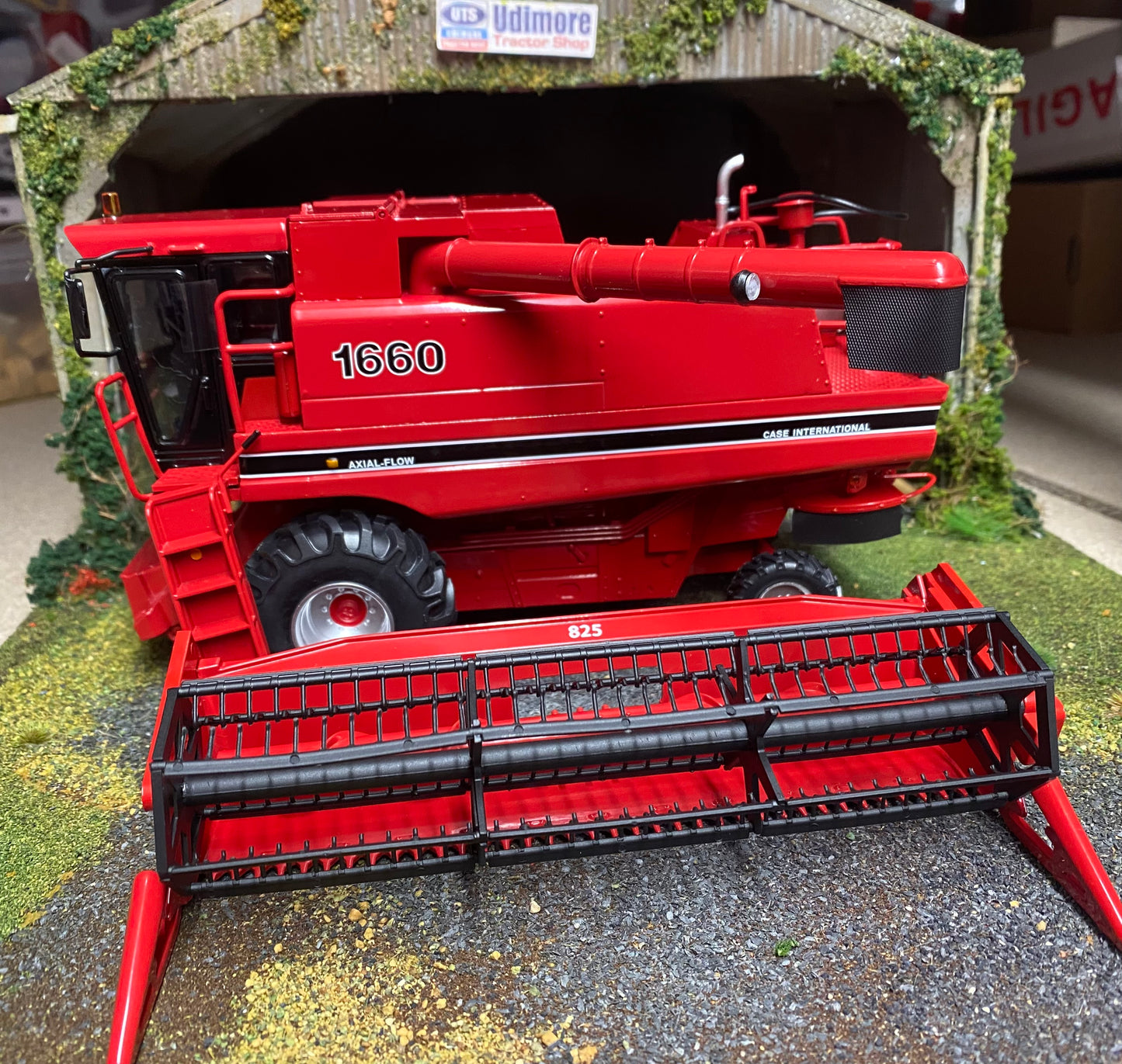 REP241 Replicagri CASE International IH Axial Flow 1660 Combine Harvester Stunning in 1:32 scale