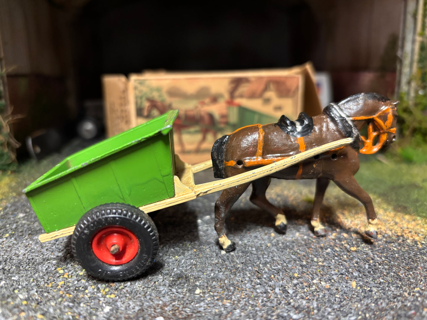 126F Vintage Britains Rubber Tyred Farm Cart with horse 1:32 scale obsolete