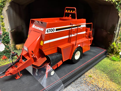 Fiatagri 4700 Heeston Baler Limited Edition 1:32 scale VKA Models
