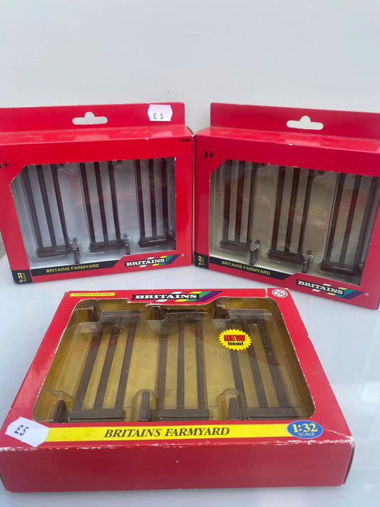 3 sets Vintage Britains Farmyard fence sets 1:32 scale boxed Image