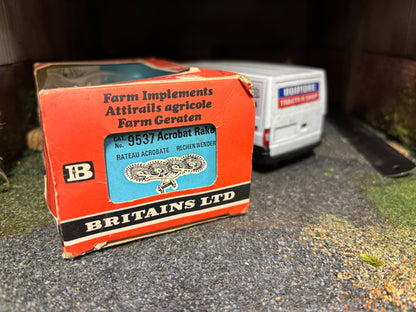 9531 Britains Acrobat Hay Rake 1:32 BOXED obsolete Straw box
