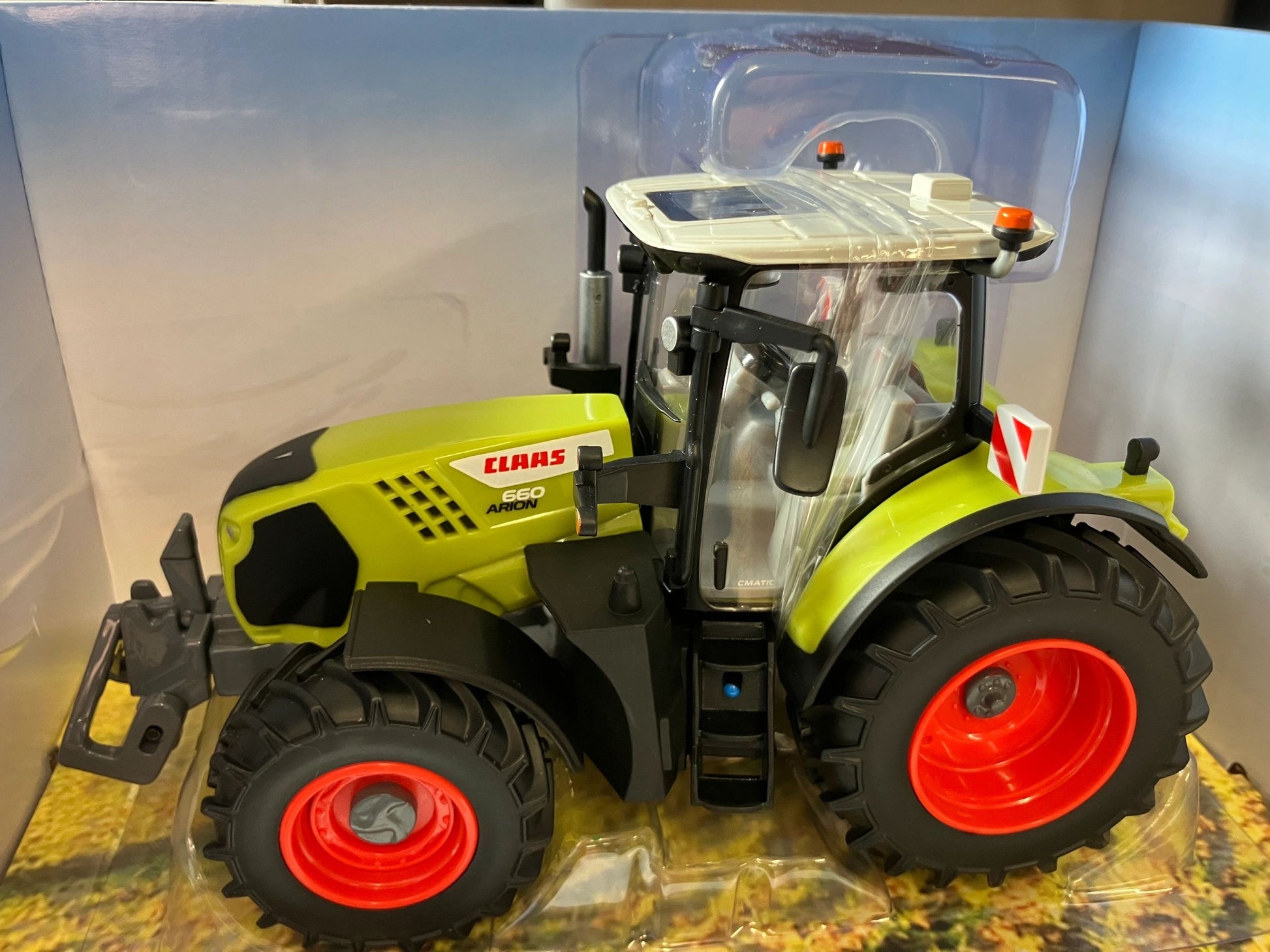 43374 Britains Claas Arion 660 Tractor 1:32 scale New BOXED Image 5