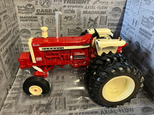 43412 Britains CASE IH Farmall 1206 Tractor 1:32 scale New BOXED Image 2