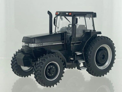 43417BL Britains Black CASE Magnum 7250 Tractor 1:32 scale New Limited Edition Image 4