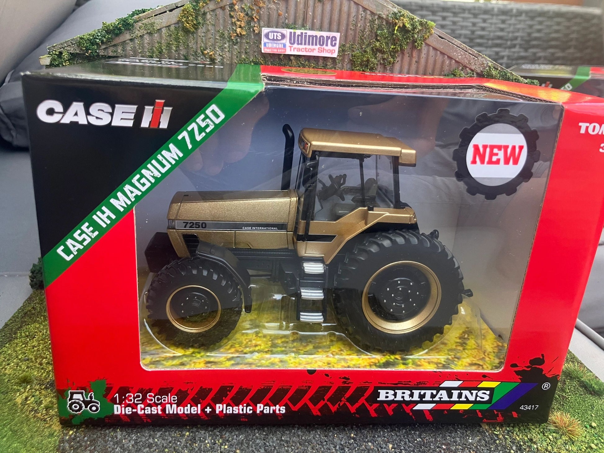 43417G Britains GOLD CASE Magnum 7250 Tractor 1:32 scale New Limited Edition Image 3