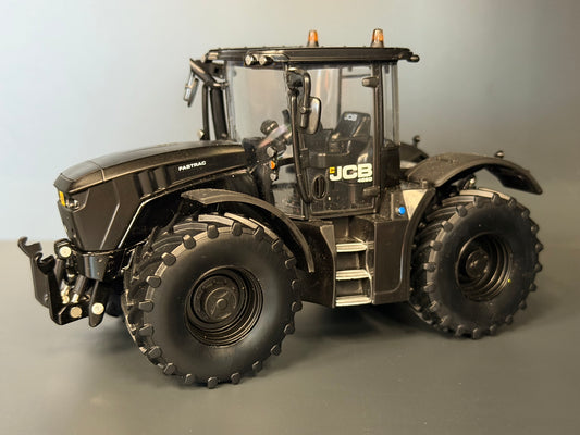 PRE-ORDER Britains 43453B BLACK JCB Fastrac 4220 Tractor 1:32 – Limited Edition 1000 Pieces