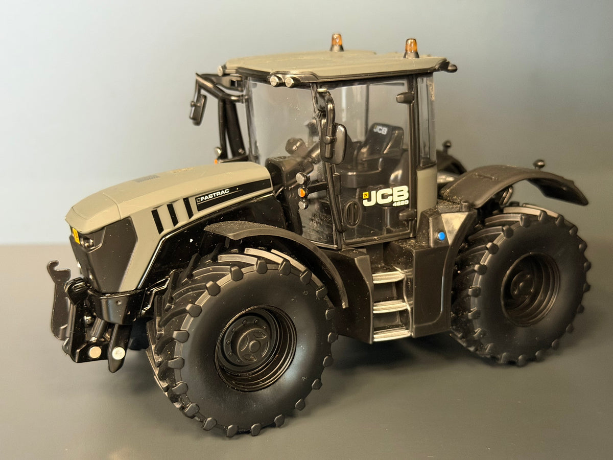 PRE-ORDER Britains 43453Y Matt Grey JCB Fastrac 4220 Tractor 1:32 – Limited Edition 1000 Pieces