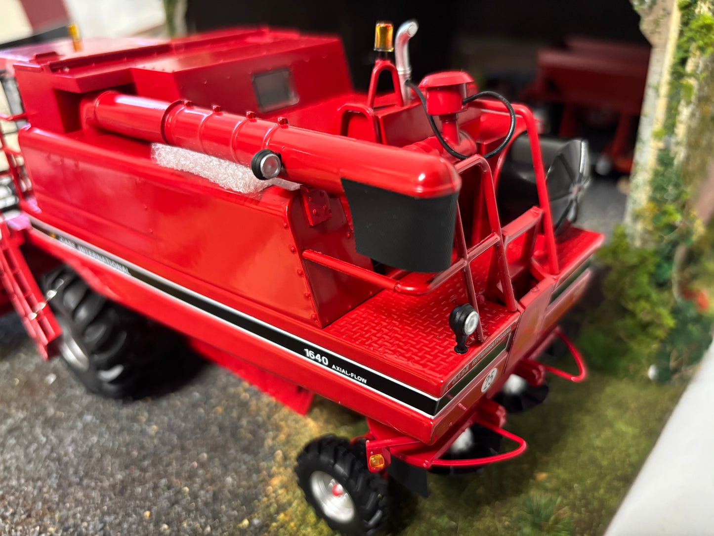 REP113 Replicagri International Axial Flow 1640 Combine Harvester Stunning in 1:32 scale