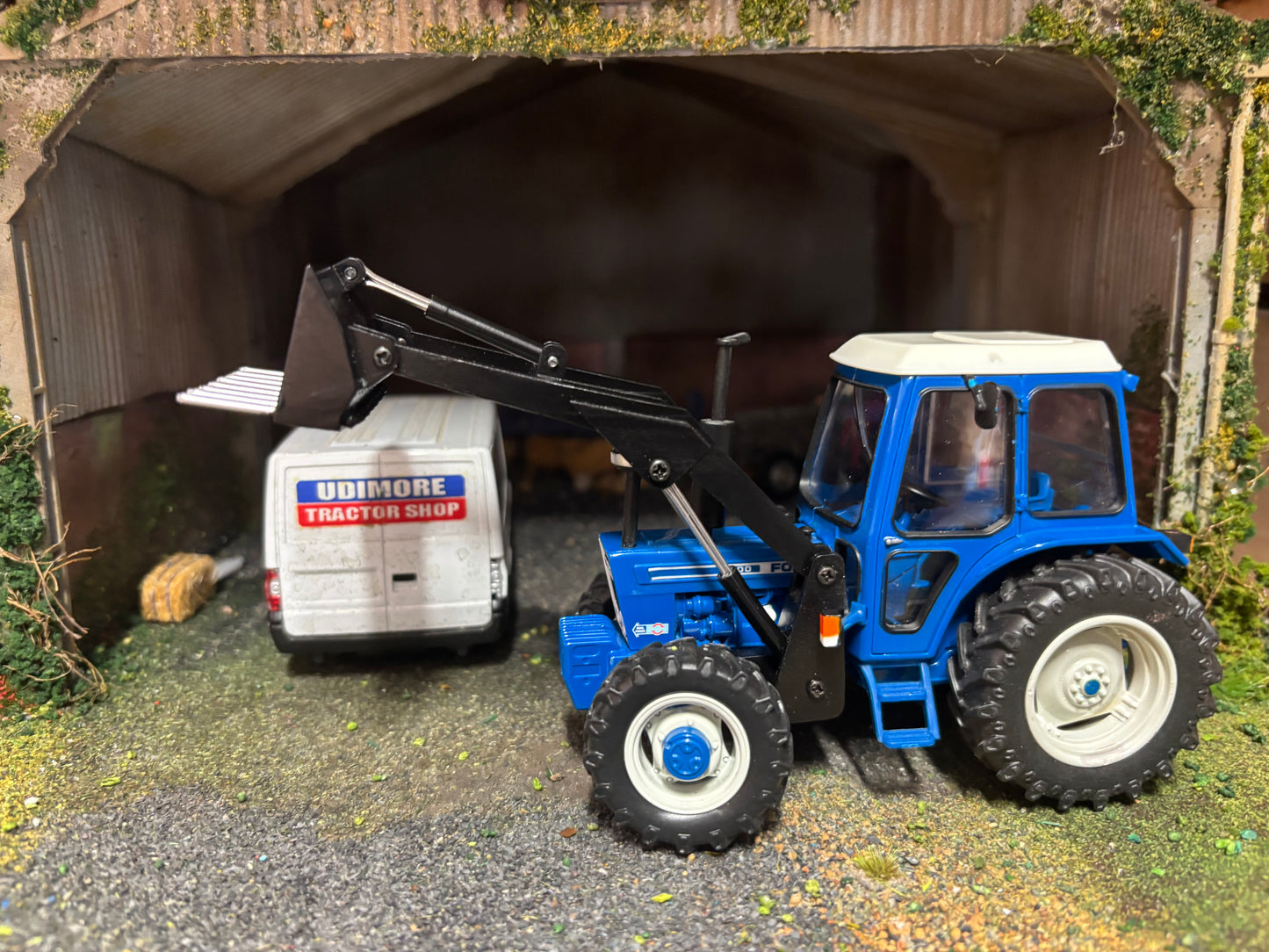Ford 7600 4wd Tractor with front loader Conversion Muck,manure, Silage Fork 1:32 scale