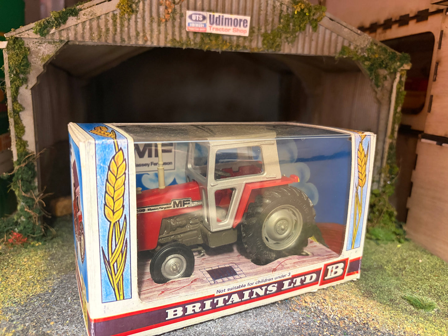 Vintage Britains Massey Ferguson 595 Tractor 9522 Original Straw Box Obsolete 1:32 Scale First Version (1976–1979)