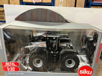 4486 Silver Claas Xerion 5000 Tractor 1:32 scale boxed Siku Image 3