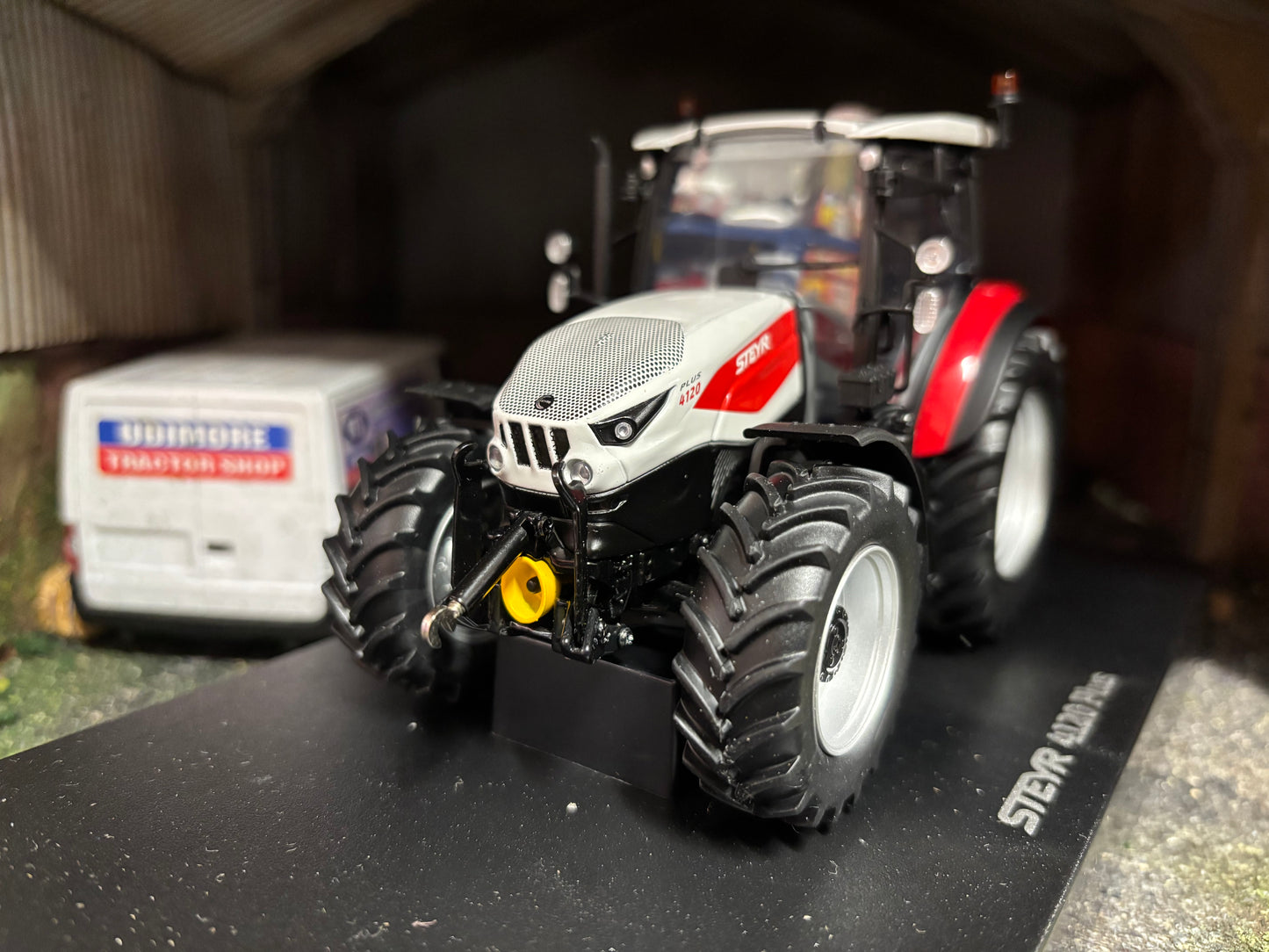 Universal Hobbies Steyr 4120 Plus Tractor 1:32 scale Boxed 6853