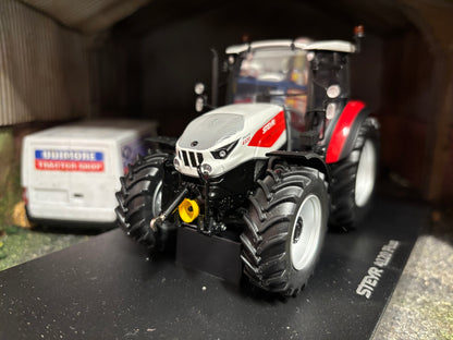 Universal Hobbies Steyr 4120 Plus Tractor 1:32 scale Boxed 6853