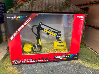 Britains Hedge Cutter 1:32 scale boxed 43384
