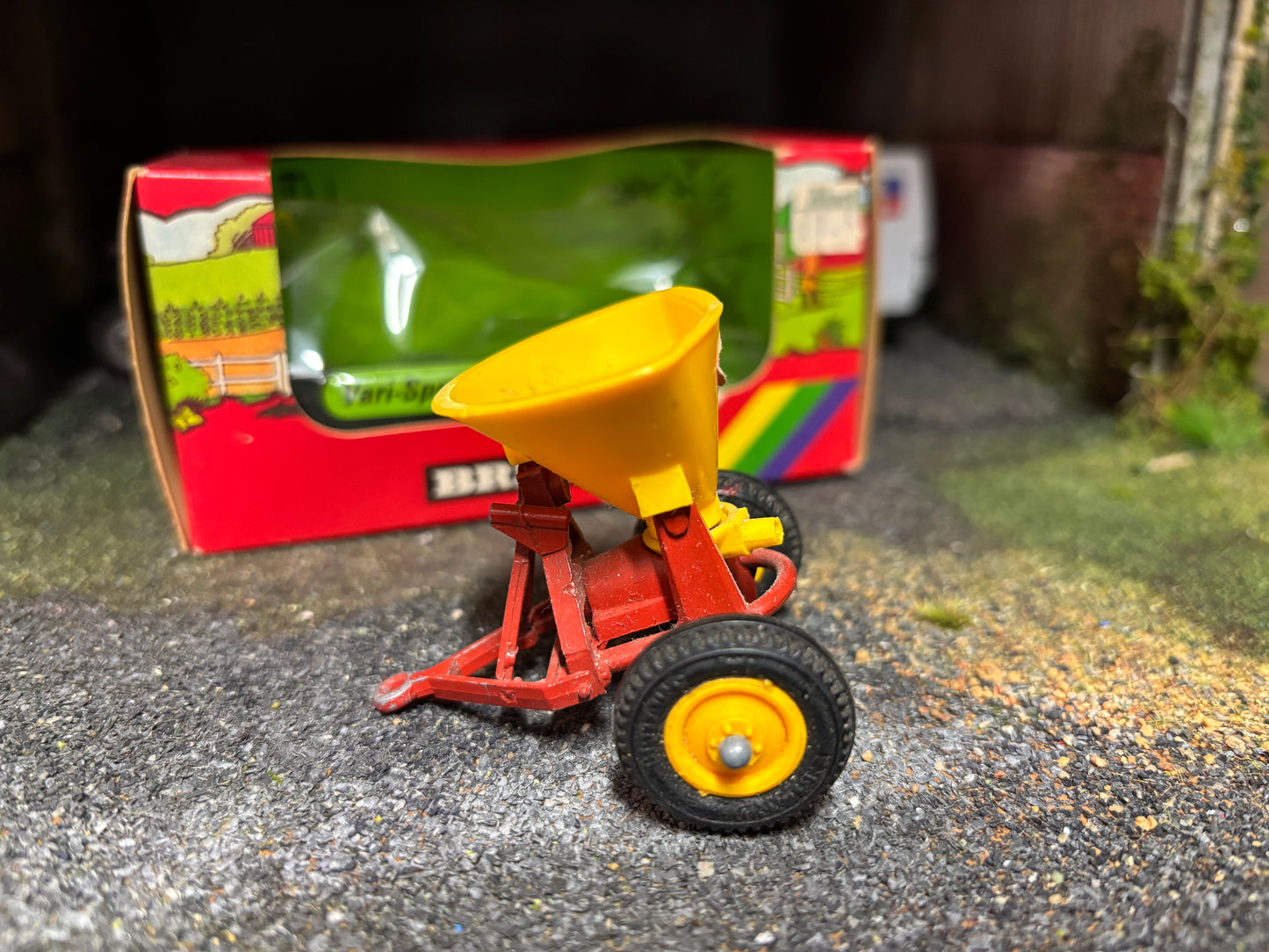 9538 Vintage Britains Vicon Vari Spreader   1:32 scale boxed obsolete