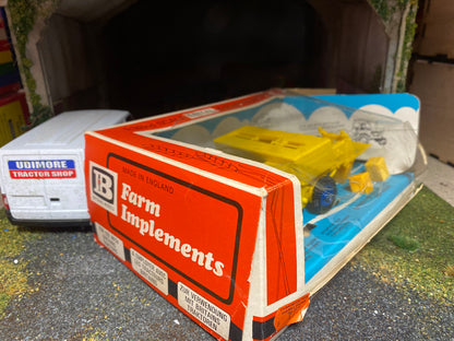 9556 Vintage Britains Bamford New Holland Baler 1:32 scale obsolete