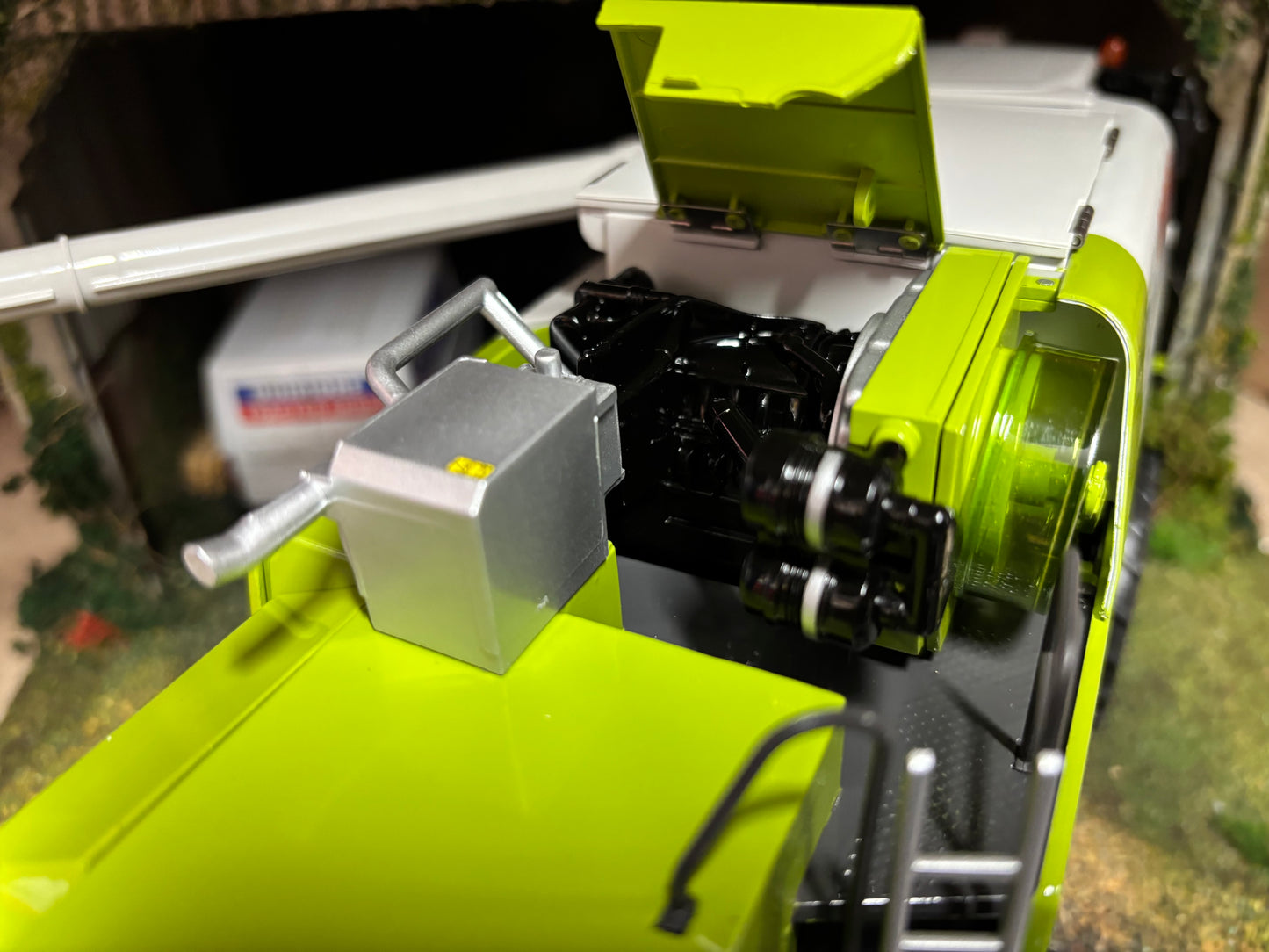 Wiking Claas Tucano 570 Combine Harvester Corn header 1:32 scale Boxed