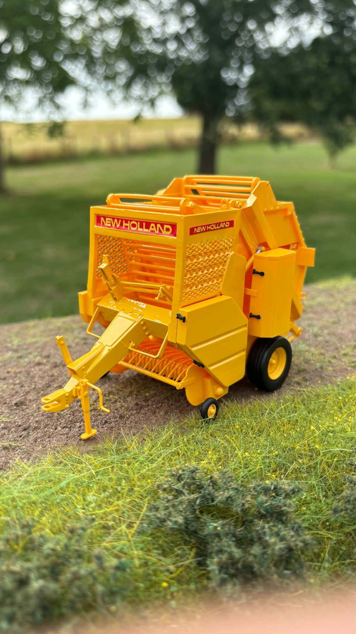 MAP Miniagripassion New Holland 841 Baler Yellow Version Scratch-Built UTS Exclusive – 1:32 Scale – COLLECTION ONLY