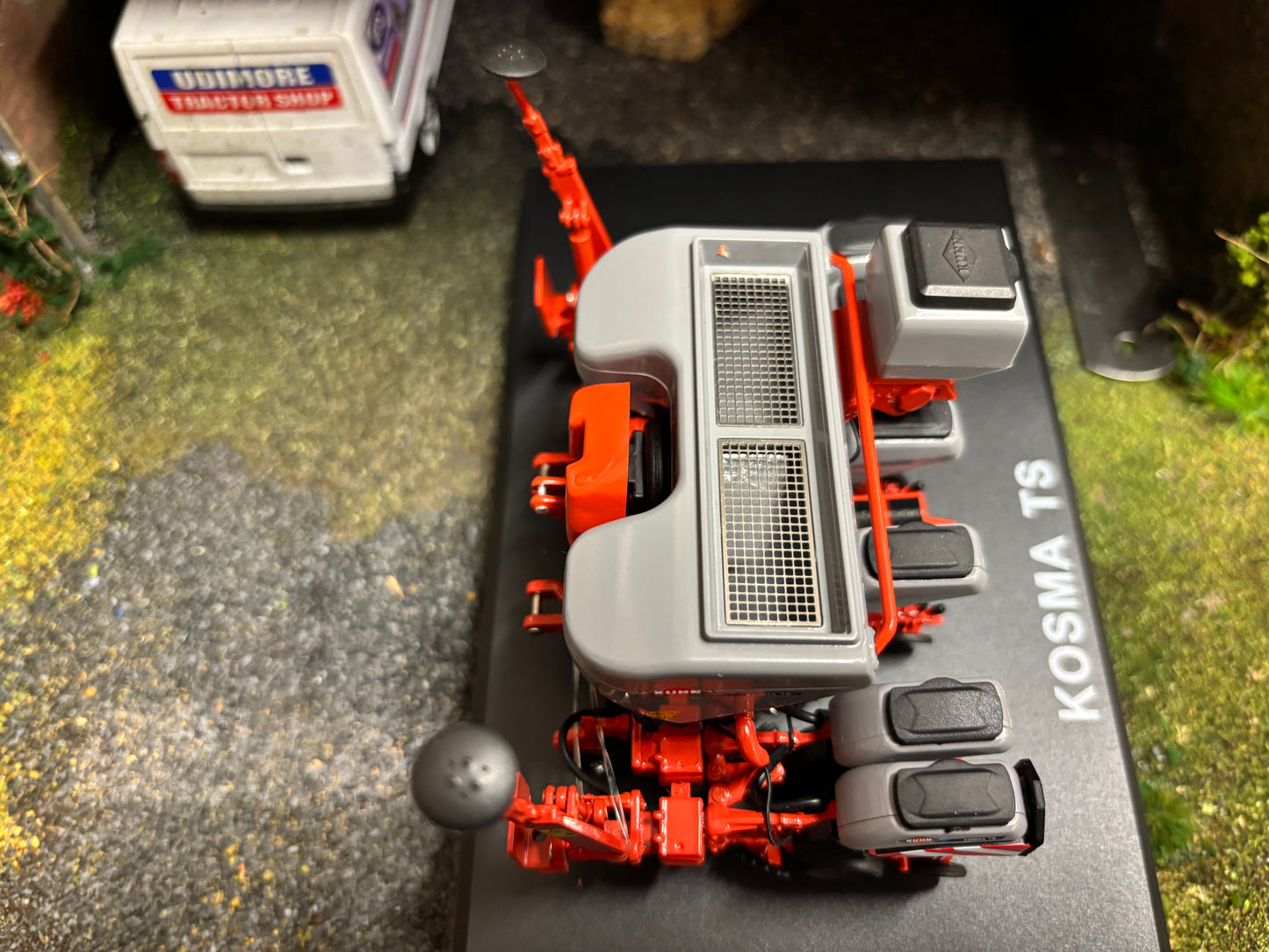 REP289 Replicagri Kuhn kosma 6 row Seed drill Grey 1:32 scale Boxed