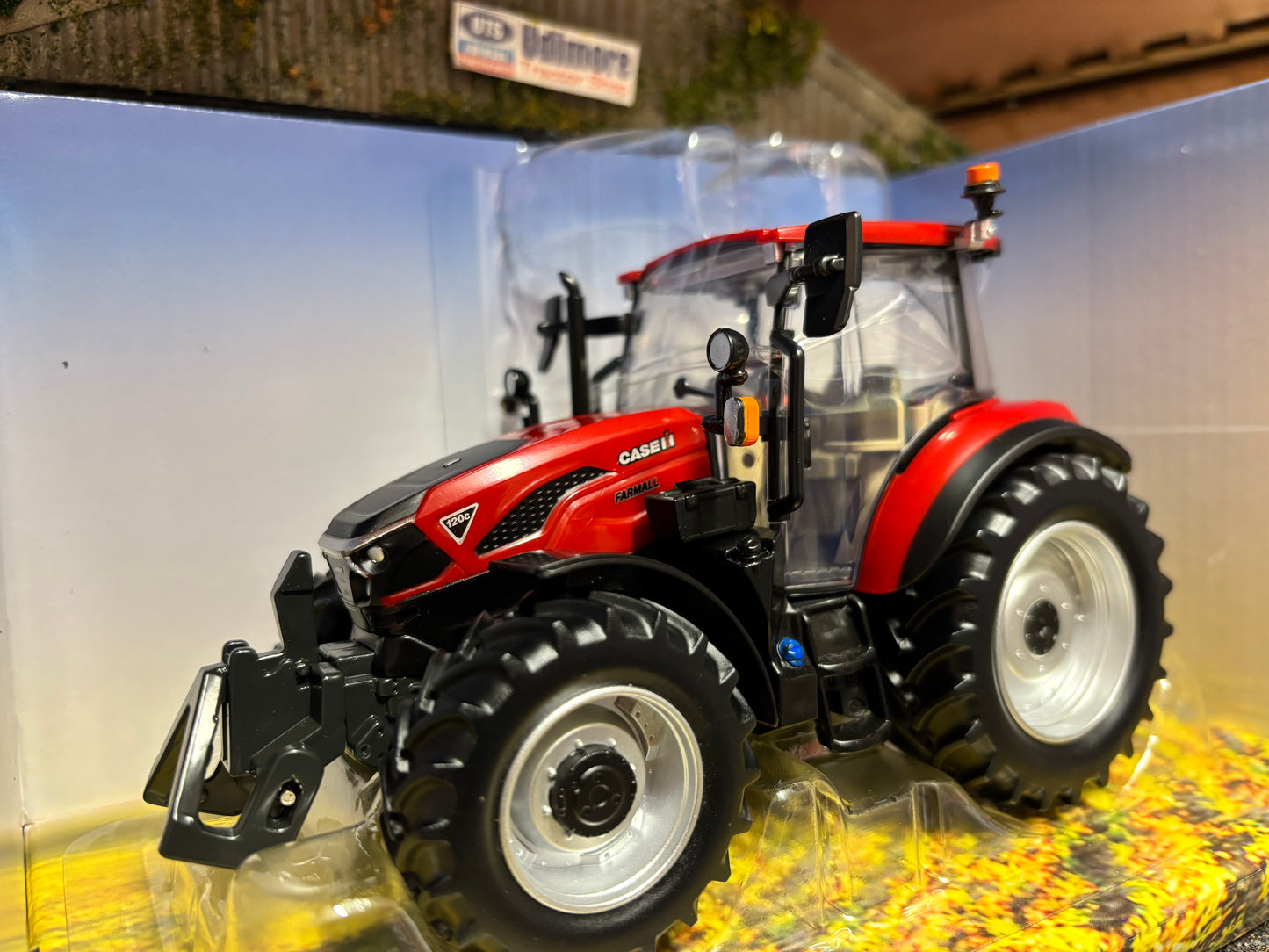 Britains CASE Farmall 120C Tractor 1:32 scale New BOXED 43428