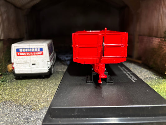 6242 Universal Hobbies Massey Ferguson Grain trailer MF21 Trailer 1:32 scale DEALER box