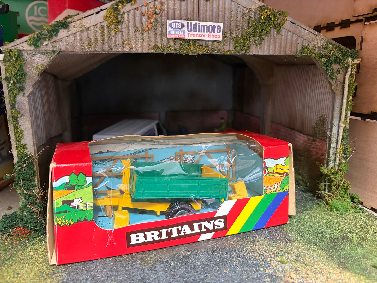 9565 Vintage Britains Tipping trailer 1:32 scale Rainbow box Obsolete