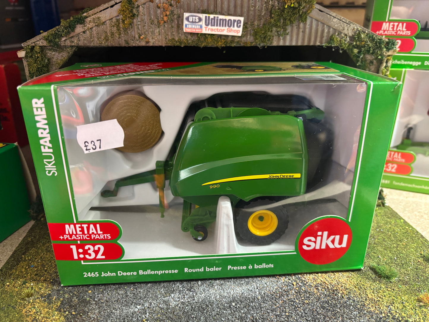 John Deere 990 Round baler 1:32 scale boxed Siku 2465