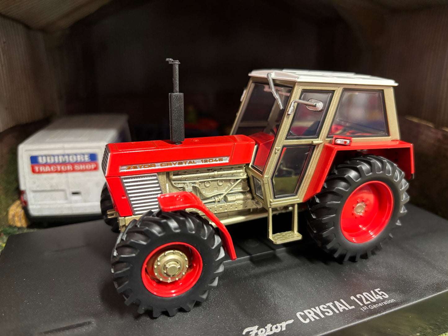 Limited Edition Universal Hobbies Zetor Crystal 12045 Gen 1 Tractor BOXED 1:32 scale UH6878