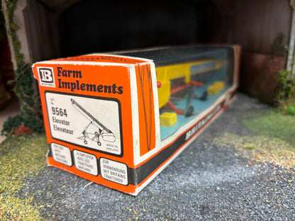 9564 Britains Elevator 1:32 scale obsolete straw box Vintage