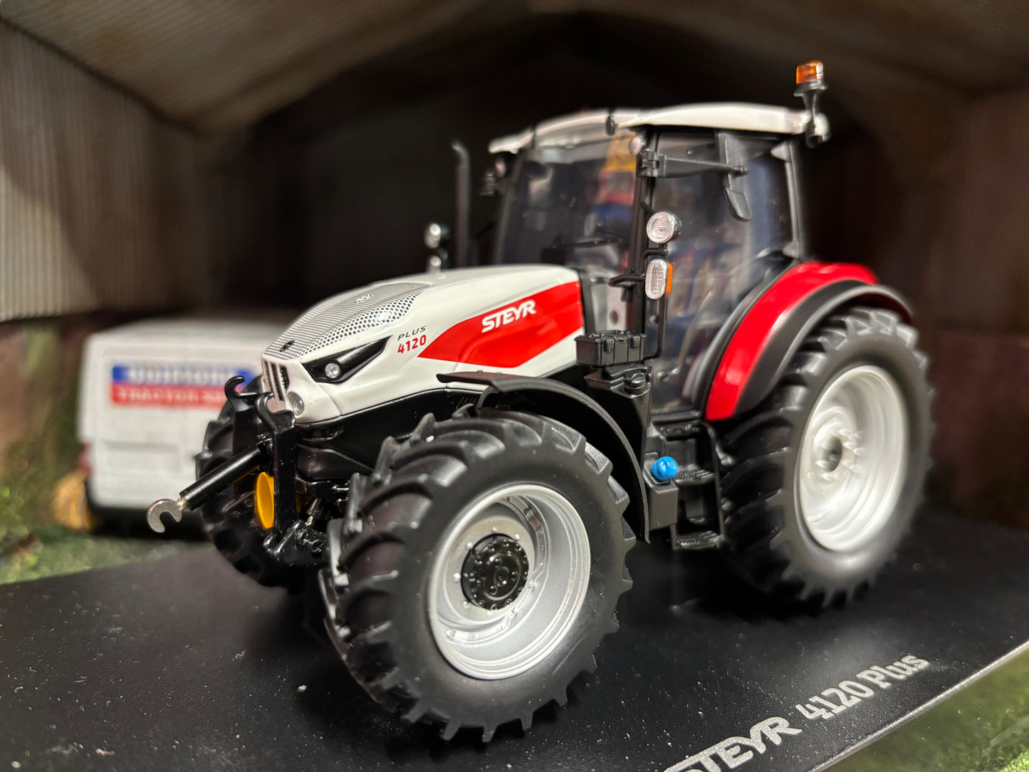 Universal Hobbies Steyr 4120 Plus Tractor 1:32 scale Boxed 6853