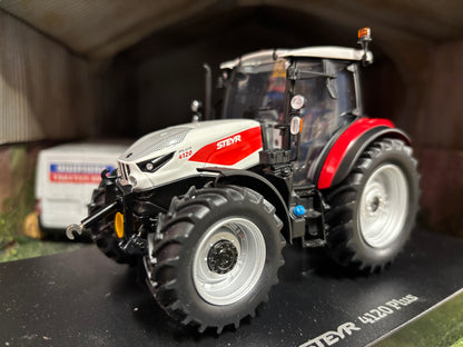 Universal Hobbies Steyr 4120 Plus Tractor 1:32 scale Boxed 6853