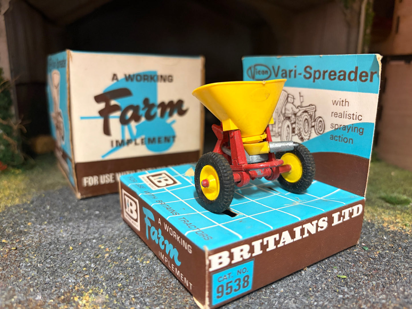Vintage Britains Vicon Vari Spreader 9538 First Edition Box Obsolete 1:32 Scale