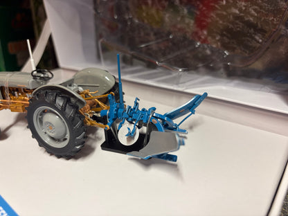 Universal Hobbies Ferguson FE35 Tractor with Rumptstad Plough Set UH5363 Limited Edition Obsolete 1:32 Scale