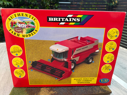 00054 Britains Massey Ferguson 7200 Combine Harvester 1:32 Scale Boxed Obsolete