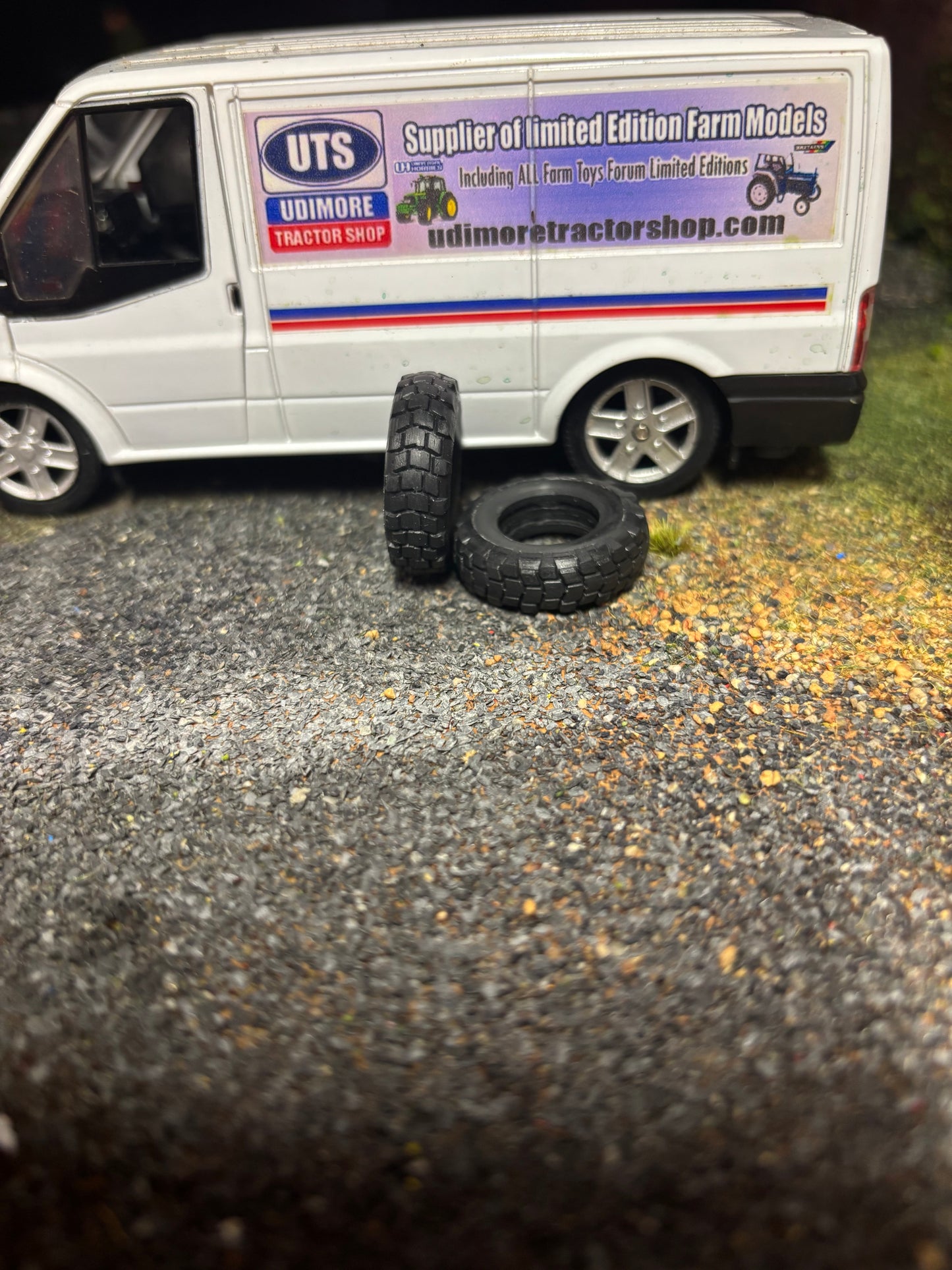 04295 Pair of Road Tyres 25.5mm x 8mm  Artisan32 farm machinery 1:32 scale