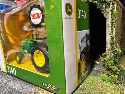 43327 Britains John Deere 3140 Tractor 2wd 1:32 scale obsolete