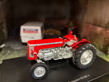 6395 Universal Hobbies Massey Ferguson 65 mk 2 tractor BOXED 1:32 scale NEW