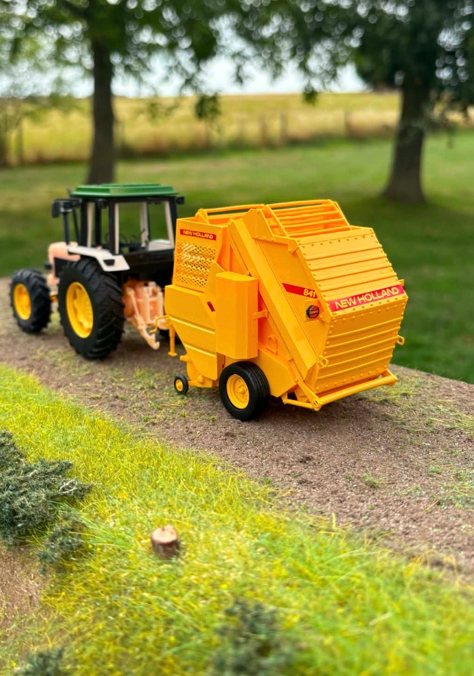 MAP Miniagripassion New Holland 841 Baler Yellow Version Scratch-Built UTS Exclusive – 1:32 Scale – COLLECTION ONLY