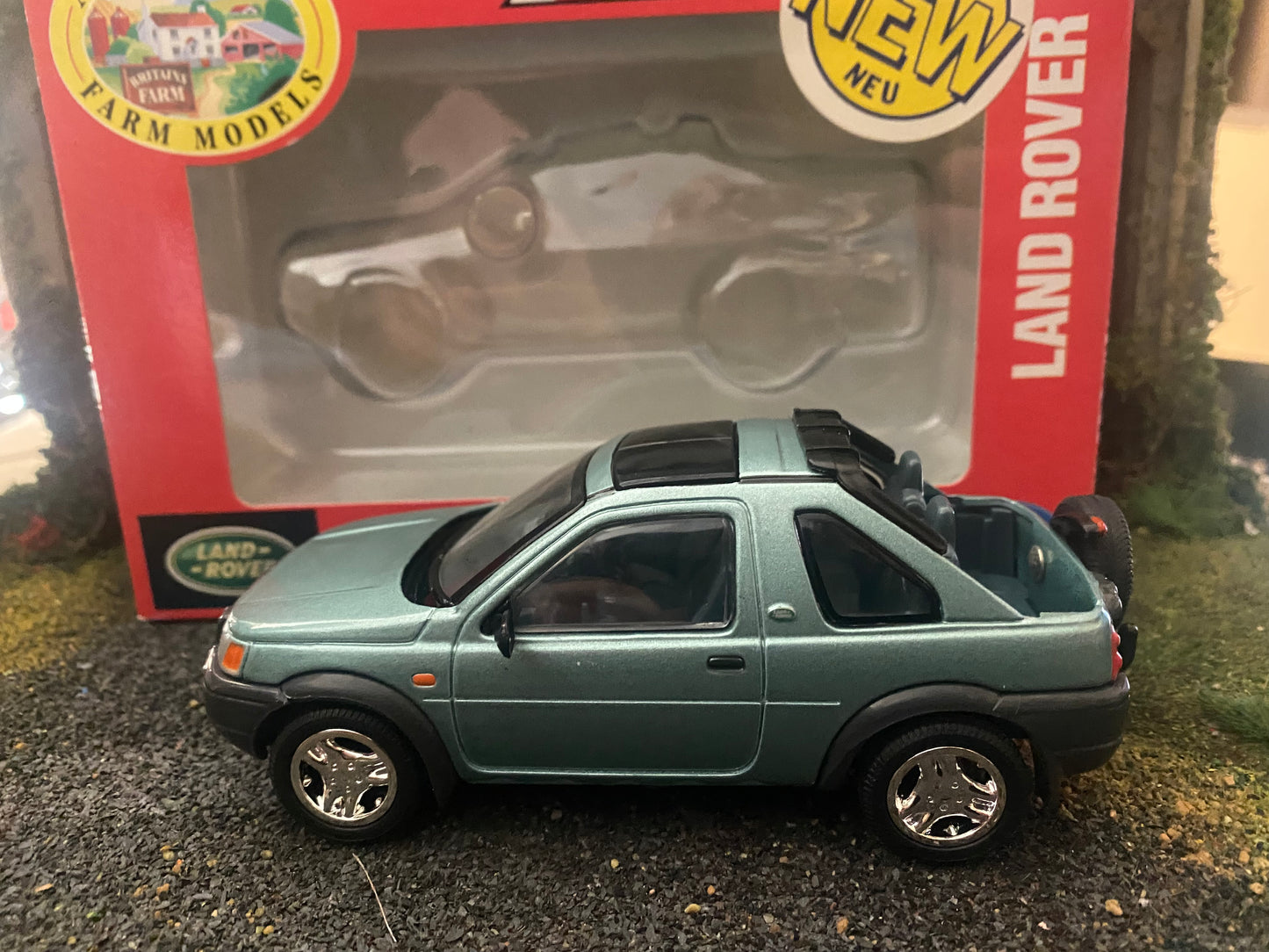 Britains Land rover Freelander Green with soft top 1:32 scale  obsolete 09484