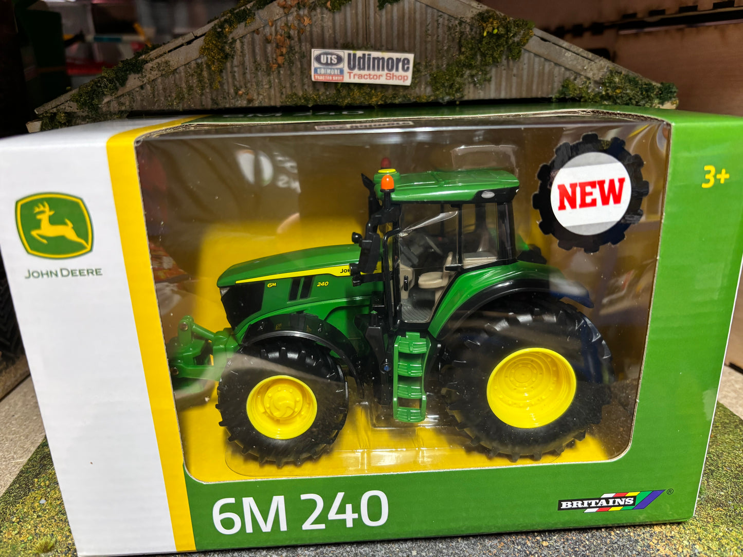 Britains John Deere 6M 240 Tractor 1:32 scale New BOXED 43406
