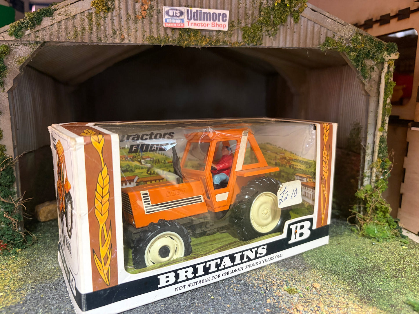 Vintage Britains Fiat 880DT Orange Tractor 9528 Original Straw Box Obsolete 1:32 Scale