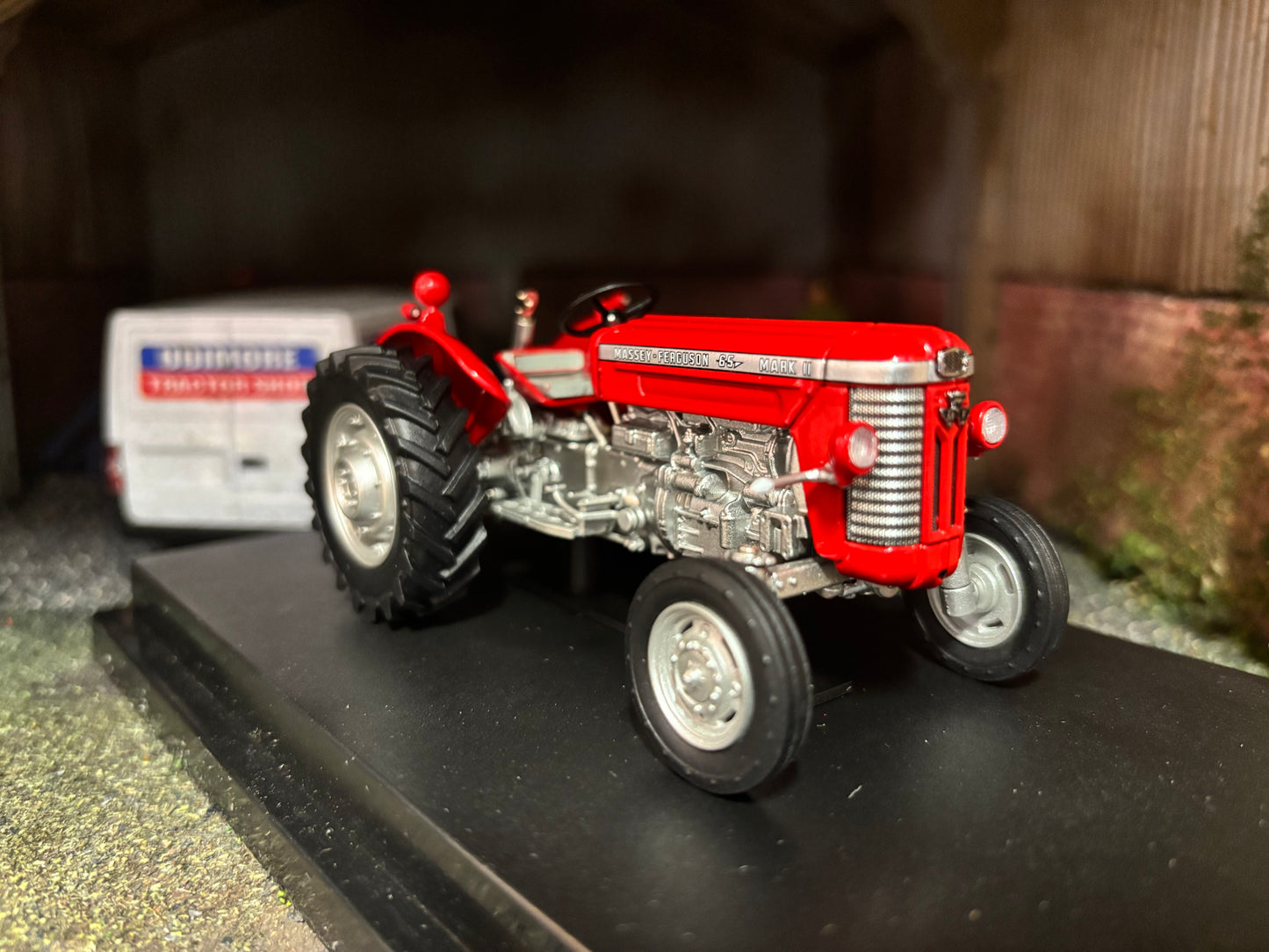 6395 Universal Hobbies Massey Ferguson 65 mk 2 tractor BOXED 1:32 scale NEW