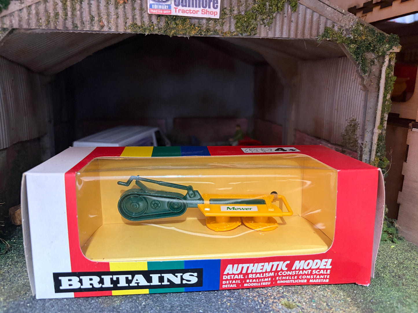 9539 Britains VINTAGE Green Disc Mower straw box 1:32 scale BOXED  Obsolete MIB