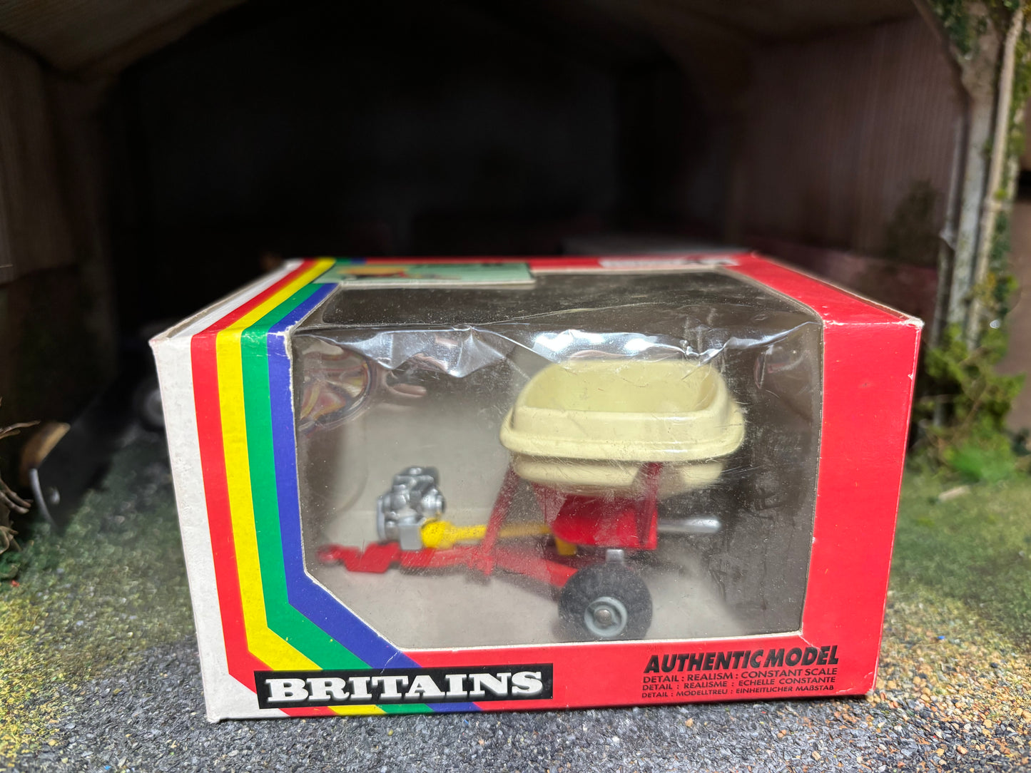 9411 Vintage Britains Logic Vari Spreader 1:32 scale boxed obsolete